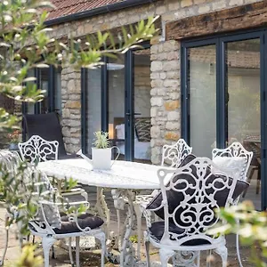 Beautiful One-bed Countryside Retreat In , Bath United Kingdom