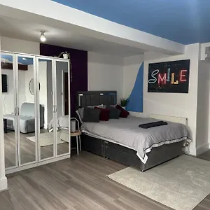 Modern Studio Close To Leeds Centre Apartment