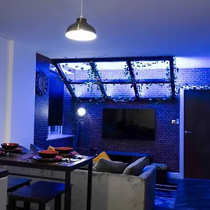 Stunning Two Bed Centre Apartment